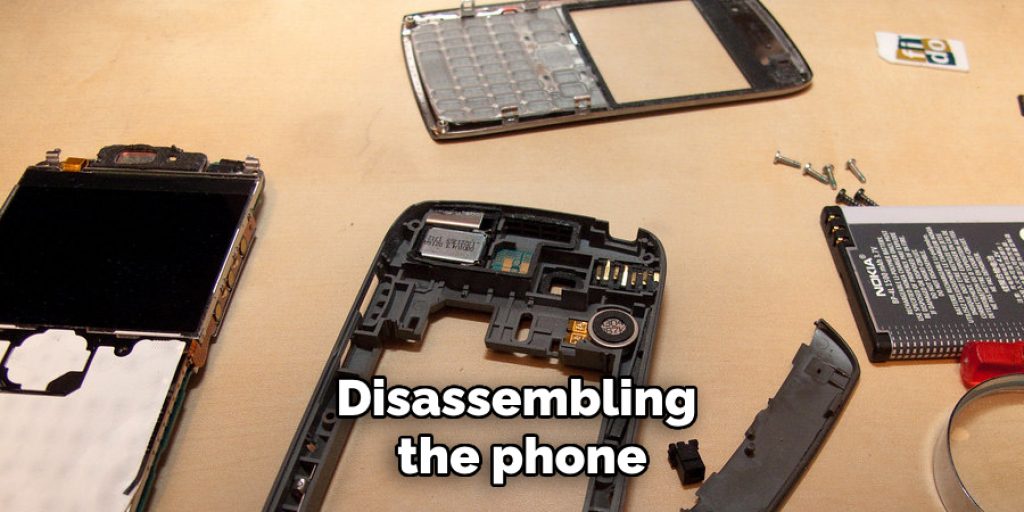 Disassembling the phone