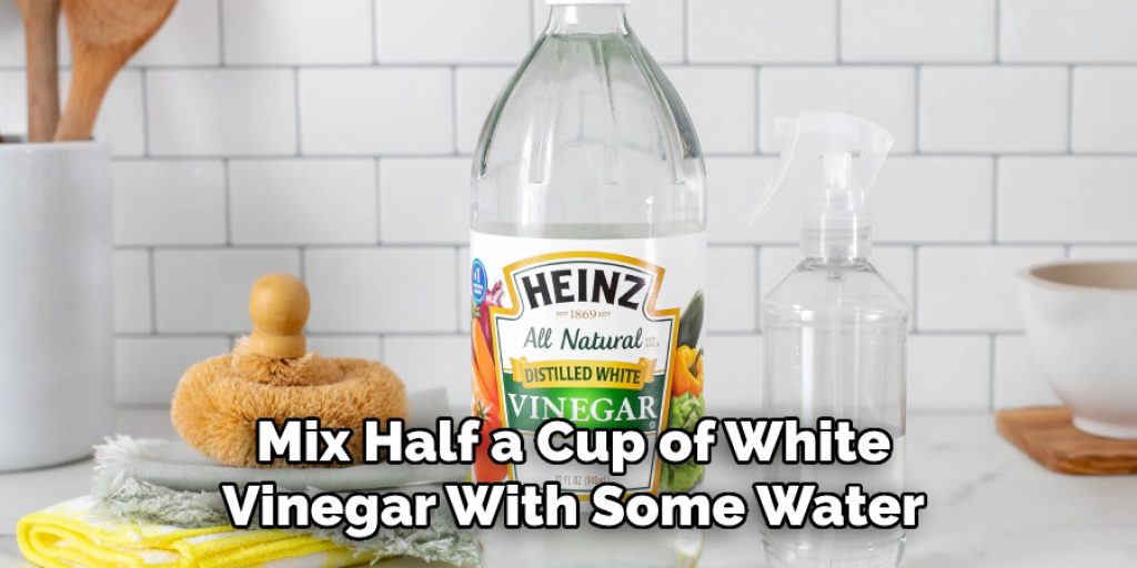 Mix Half a Cup of White Vinegar With Some Water